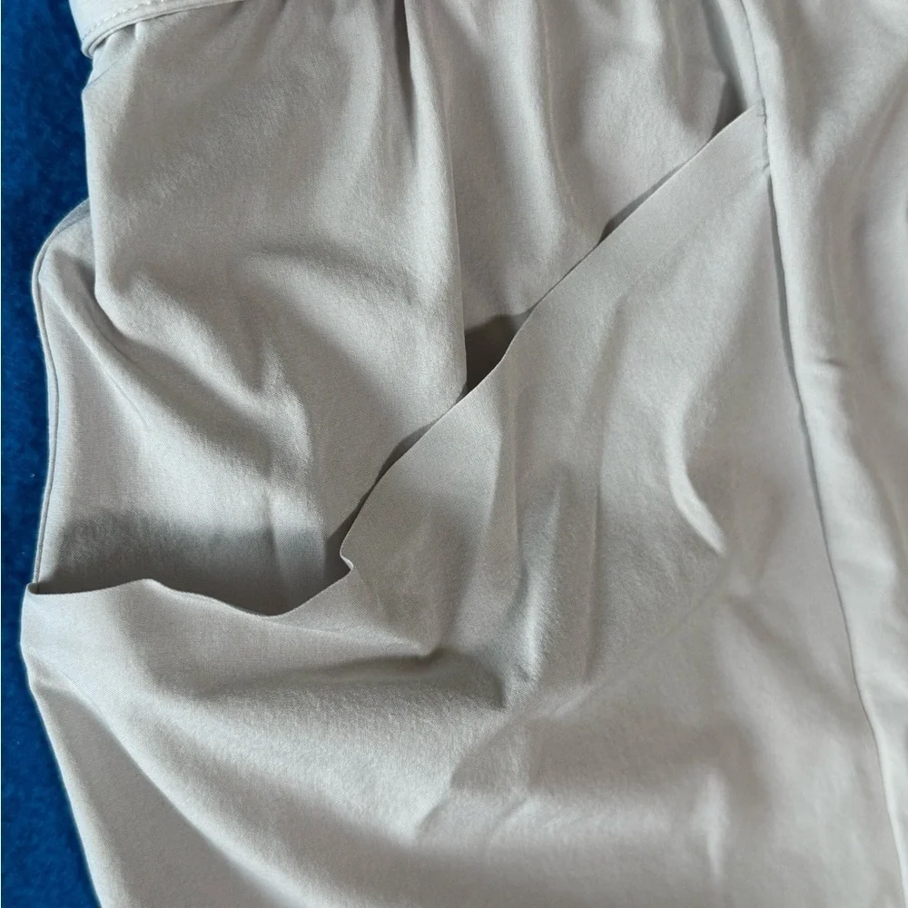 Athleta Belted Skyline Skort Womens 16 Birch Grey Poly Blend Golf Tennis UPF 50+